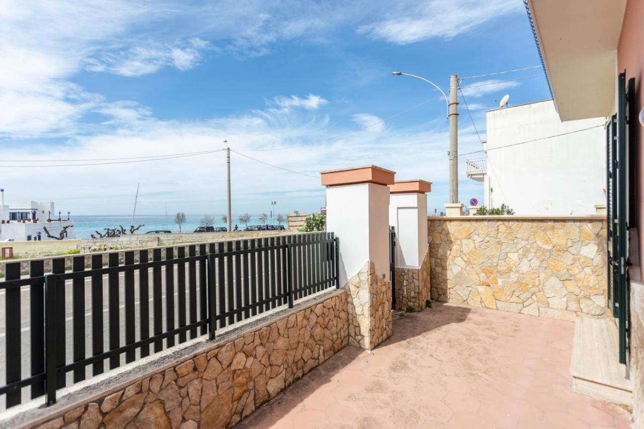 Villetta Bianca Sulla Spiaggia - Apulia Home ガリポリ エクステリア 写真